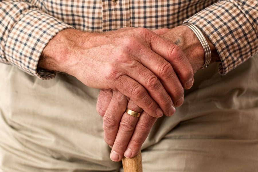 En av tre mener 80 åringer ikke bør kjøre bil