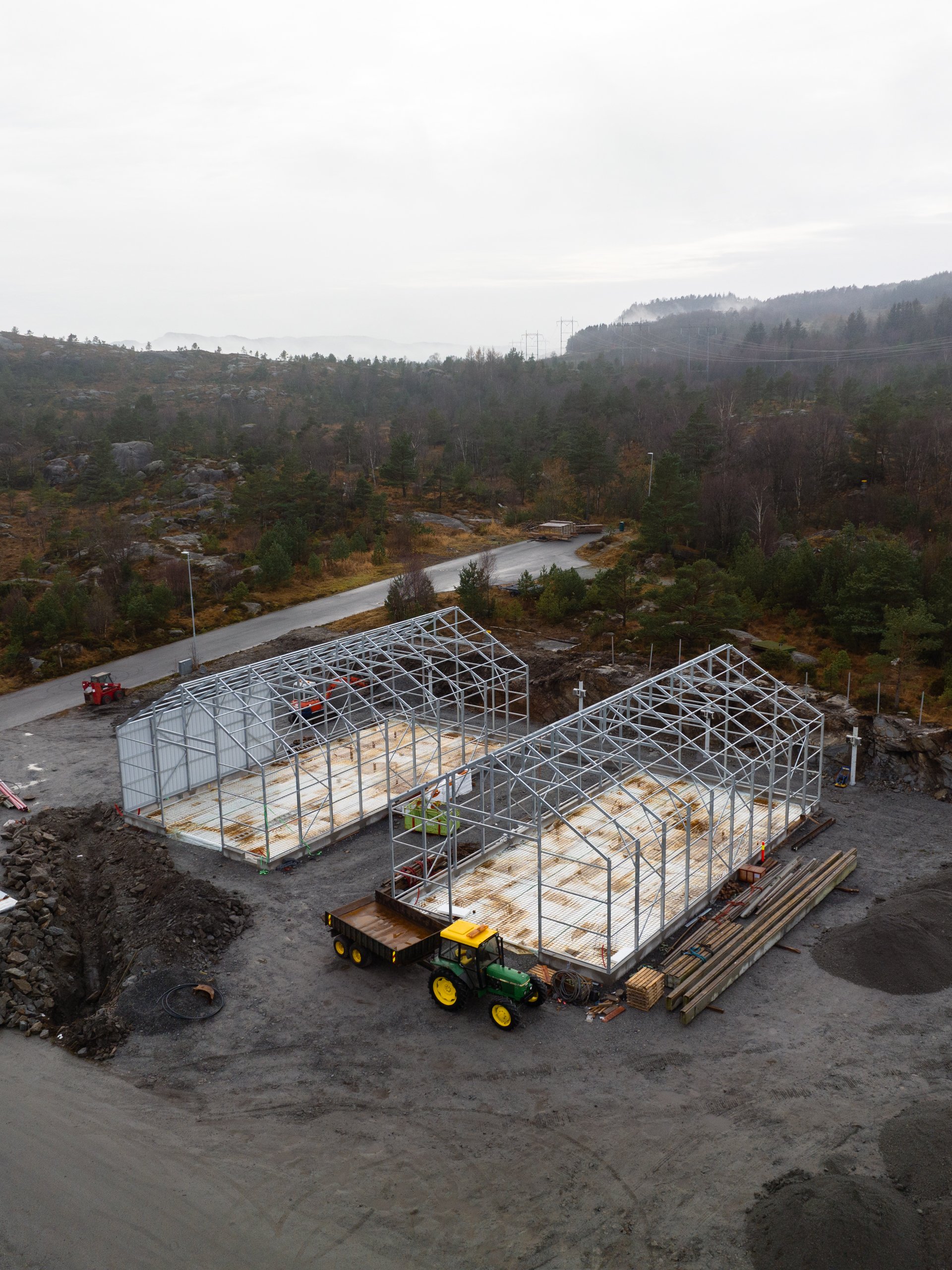 Stålhall Anne 10x20x7,3 meter med isolert leddport - Wee.no